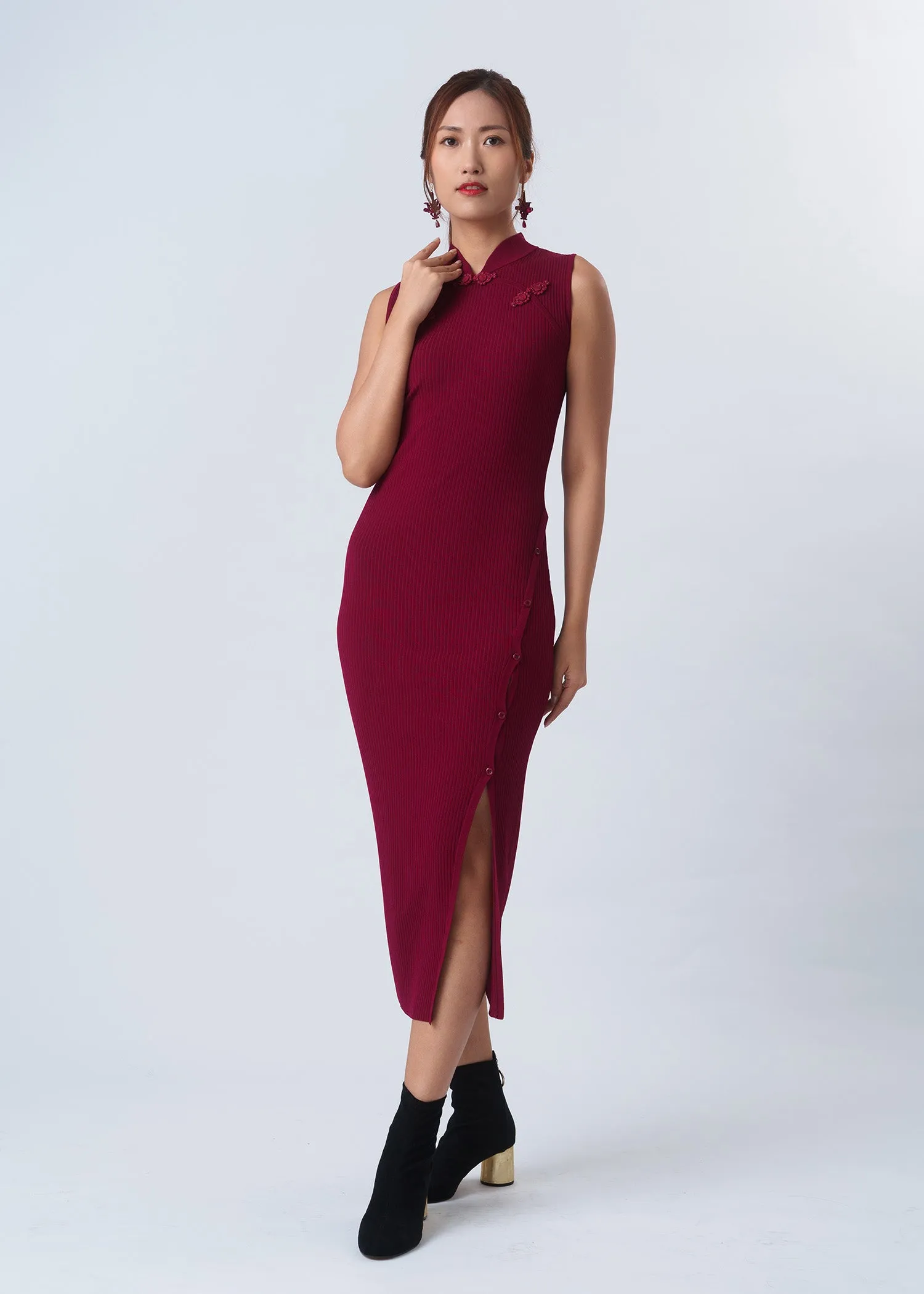 Sleeveless Ribbed Qipao w Pankou (Dark Red)