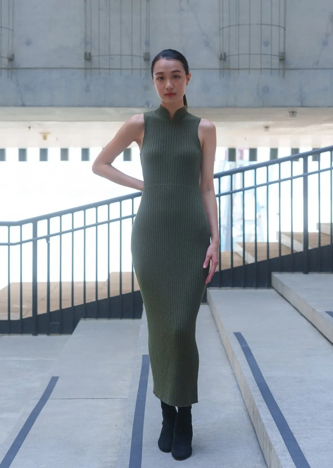 Sleeveless Ribbed Qipao (Woodland Green)