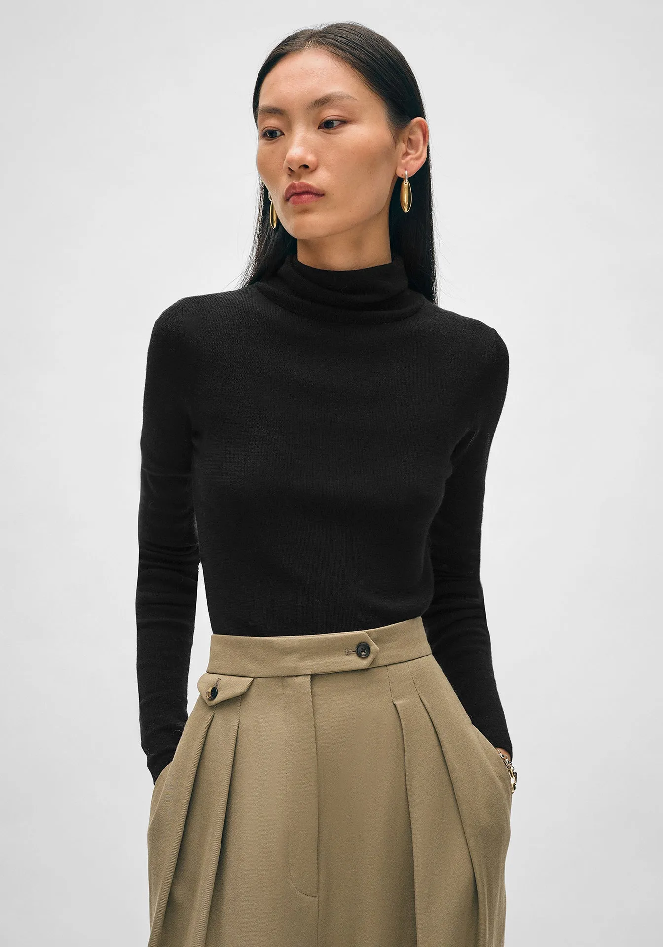 Superfine Merino Fitted Turtleneck